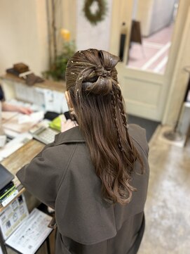 コニ(Coni) ハーフアップアレンジ/カチモリヘア/ヘアアレンジ/お呼ばれヘア