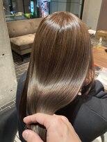ナル(Na Ru.)&nbsp;透明感たっぷりのグレージュカラー