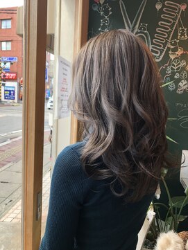 ユイマール(yuimarl) 外国人風カラー