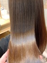 イーラ(era)&nbsp;《era》ブリーチなし　ツヤ艶さらさらストレートみわ