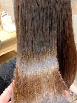 イーラ(era) 《era》ブリーチなし　ツヤ艶さらさらストレートみわ