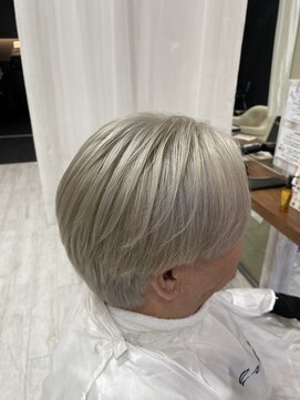 ソワン ドゥ ブレス 立花店(soin de brace) メンズホワイトシルバーカラー/似合わせカット