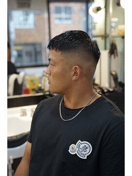 タイト スワッグ バーバーワークス(TIGHT SWAG BARBERWORKS) スキンフェード×クロップ