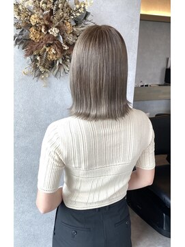 カロ(Caro) ハイトーンカラー グレーアッシュ