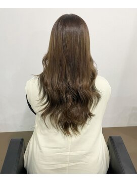 イオエ 岡本(ioe) 黒髪/グレーベージュ/レイヤーロング/前髪パーマ/艶髪/髪質改善