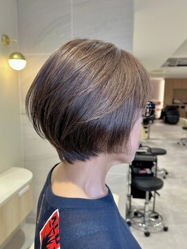 ミズチャーム(Ms.CHARM) 前下がりショート/ハイライトカラー