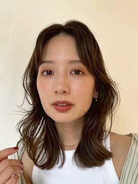 コンフィー(comfy) 『サザワ』フェザーパーマチェリーブラウンミニウルフ