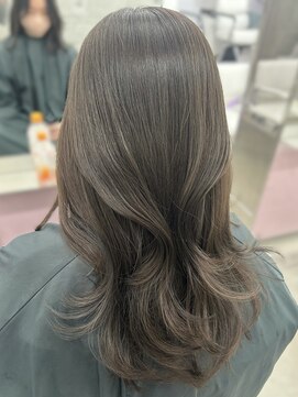 エヌアイ オモテサンドウ(ni omotesando) ミディアムレイヤー×オリーブブラウン