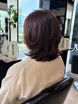ミスエッセンス(MISS ESSENCE)&nbsp;自然な動きで魅せるレイヤーミディ/ミスエッセンス平岩