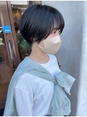 頭のかたちがきれいに見えるショートスタイル