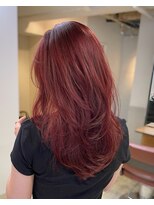 エイン(EYN)&nbsp;チェリーレッド×レイヤーカット/デザインカラー/ブリーチなし