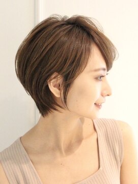 アイスバーグ(eyesburg) 20代30代大人ショートボブｘ小顔ウルフカット丸みショート