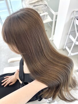 アイシー 表参道(ICY) ブリーチなしダブルカラーで叶う明るめミルクベージュ