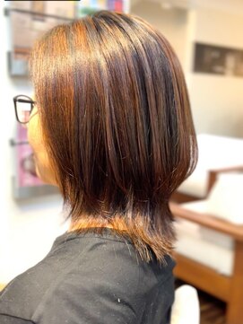 アトリエアルシュ(atelier ARCHE) 外ハネレイヤー,ハイライトで明るいヘナ染め,白髪ぼかし