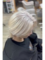 コア 新宿(CORE)&nbsp;ホワイトブロンドセンターパート