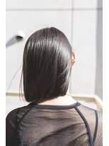 キネン バイ ツリー 宇都宮(kinen by tree)&nbsp;細めハイライトブルーカラーの前髪なしぱっつんボブ