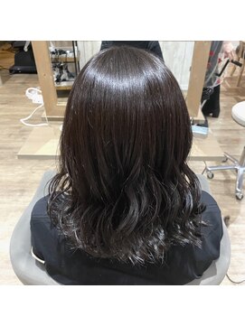 ヘブンリー(heavenly) #ヨシンモリ#ハイトーン#ミディアムウルフ#グラボブ#毛先カラー