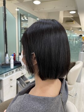 クオーター(QUARTER) シンプル大人ボブ黒髪ストレートパーマ