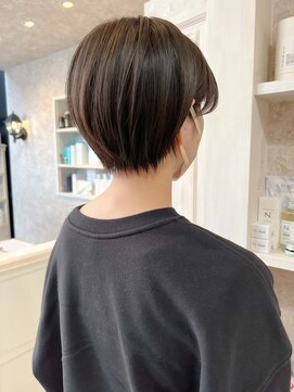 キャアリー(Caary) 福山市美容室Caary人気 襟足スッキリ耳かけ丸みショートヘア