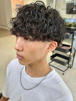 ウェイビーエフティフィフス 横浜西口(WAVEY ft.fifth)&nbsp;波巻きスパイラルパーマメンズマッシュツイストスパイラルパーマ