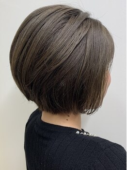 ヘアーメイク ラウラ(Hair+Make RauRa)の写真/気になる白髪も大人の魅力を引き出すカラーでダメージを最小限に抑え、艶感と透明感溢れる仕上がりに♪