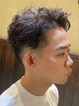 エルバルベロ 心斎橋(EL BARBERO) ラフなカール感のパーマスタイル