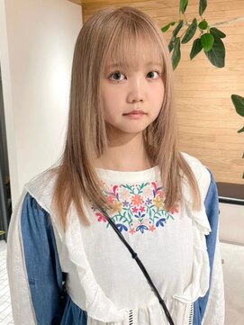 透明感ベージュ×ナチュラルストレート