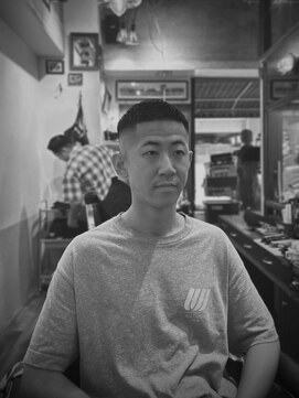 カムレイドフォーライフ(COMRADE 4 LIFE) Buzz 坊主フェード　スキンフェード　担当松尾