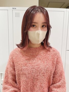 エン(eNN) ワンホンヘア/インナーカラー/センターパート/外はねボブ