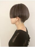 パープルハイライトの刈り上げショート