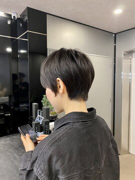 ハルキ ミナト ジャパン オオサカ(HARUKI MINATO japan OSAKA) 40代50代小顔似合わせカットくびレイヤーエモージュ大人可愛い