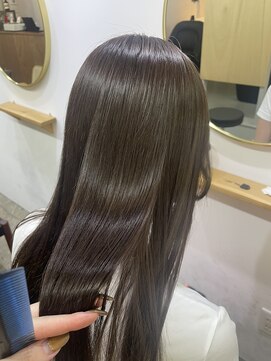 アル 心斎橋(alu) 黒髪×オリーブグレー×レイヤーカット(髪質改善カラー)