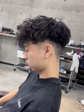 イーラ(era) スペインカール　刈り上げツイストスパイラル眉カット