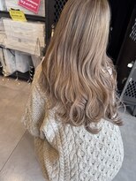 アチーブリス(achieve Liss)&nbsp;ミルクティーベージュゆるふわウェーブロング艶感大人可愛い