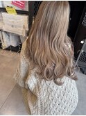 ミルクティーベージュゆるふわウェーブロング艶感大人可愛い