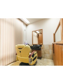 【半個室のリラックス空間／大人男性におすすめ】再現性に自信のあるベテランスタイリストにお任せ下さい!