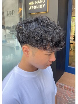 ミンナノポリシー(MIN NANO//POLICY) 「伸ばしかけでも決まる!メンズシャドウパーマ」