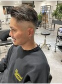 30代40代メンズ刈り上げフェードスタイルかき上げ短髪ワイルド