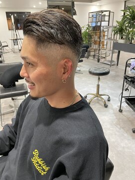 ナンバー(number+) 30代40代メンズ刈り上げフェードスタイルかき上げ短髪ワイルド