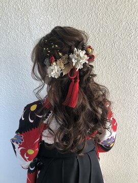 パリスパート2 袴 トップ カール 大きな ゆるふわ ハーフアップ ヘアアレンジ
