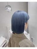 エメラルドブルー