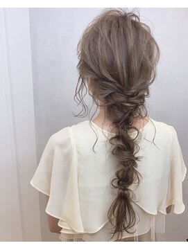 アイユー(ii+U) ニュアンス　編みおろしアレンジ　ベーシュカラー