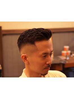 メンズヘアの魅せ方を知り尽くしたスタイリストが一流の技術で、あなたの理想のスタイルを創りあげる◇