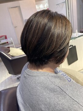 フェイバリットビューティシャルム(Favorite Beauty Charme) 白髪ぼかしハイライト×ブリーチなしハイライト×ショート