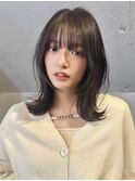 くびれヘアミディアムレイヤーカットグレージュ