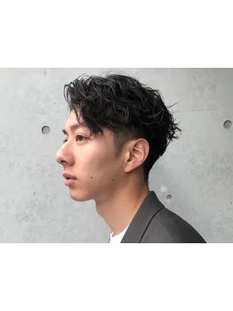 ツイストスパイラルパーマ×センターパートで清潔感あるスタイルに*ショートレイヤーのデザインも◎[梅田]