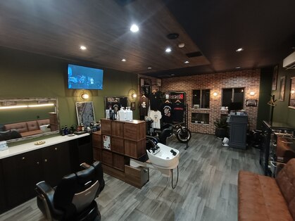 エン フロム ザ バーバー(縁 From the Barber)の写真