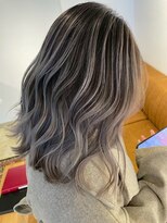 メリー オオサカ(Merly Osaka)&nbsp;contrast silver balayage