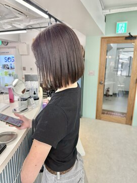 ヒビヲ(HIBIO) ショートボブ切りっぱなしボブタッセルボブミルクティーベージュ