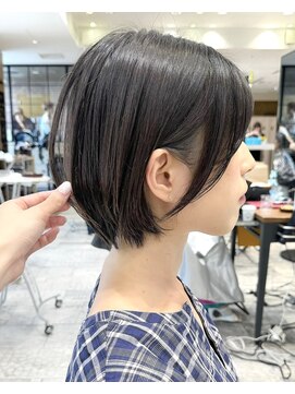 アフロート ルヴア(AFLOAT RUVUA) 【岩田莉奈】40代50代の似合わせカットで若見えショートボブ新宿